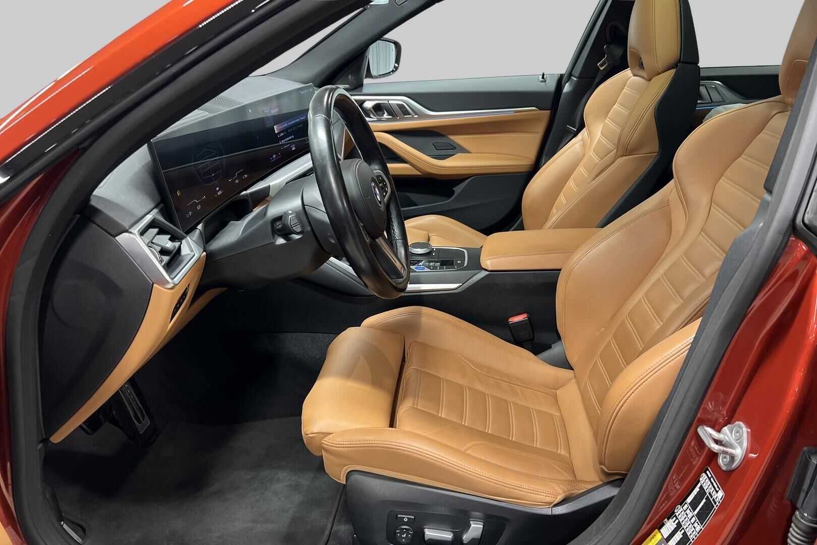 BMW i4 iso kuva 17