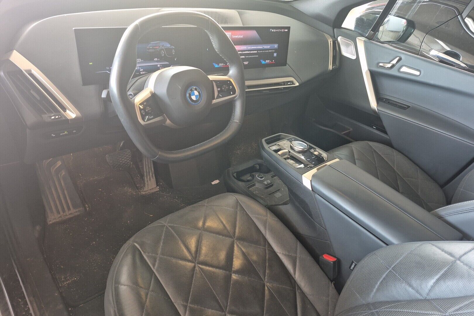 BMW iX iso kuva 1