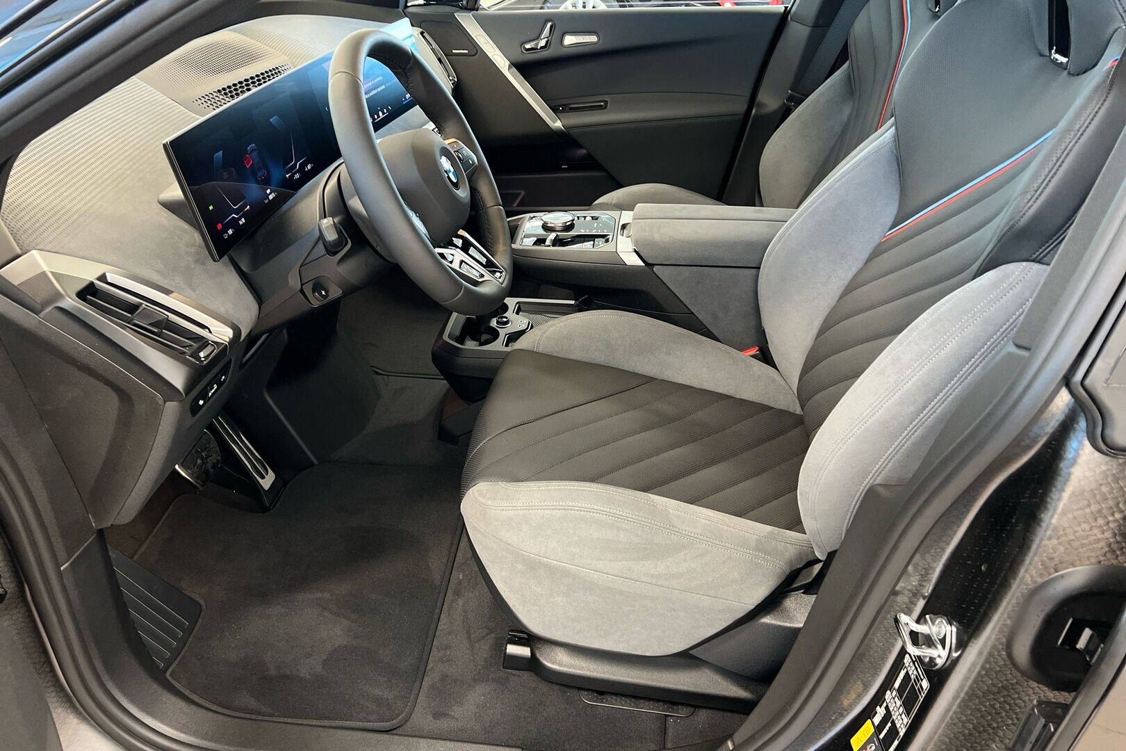 BMW iX iso kuva 10