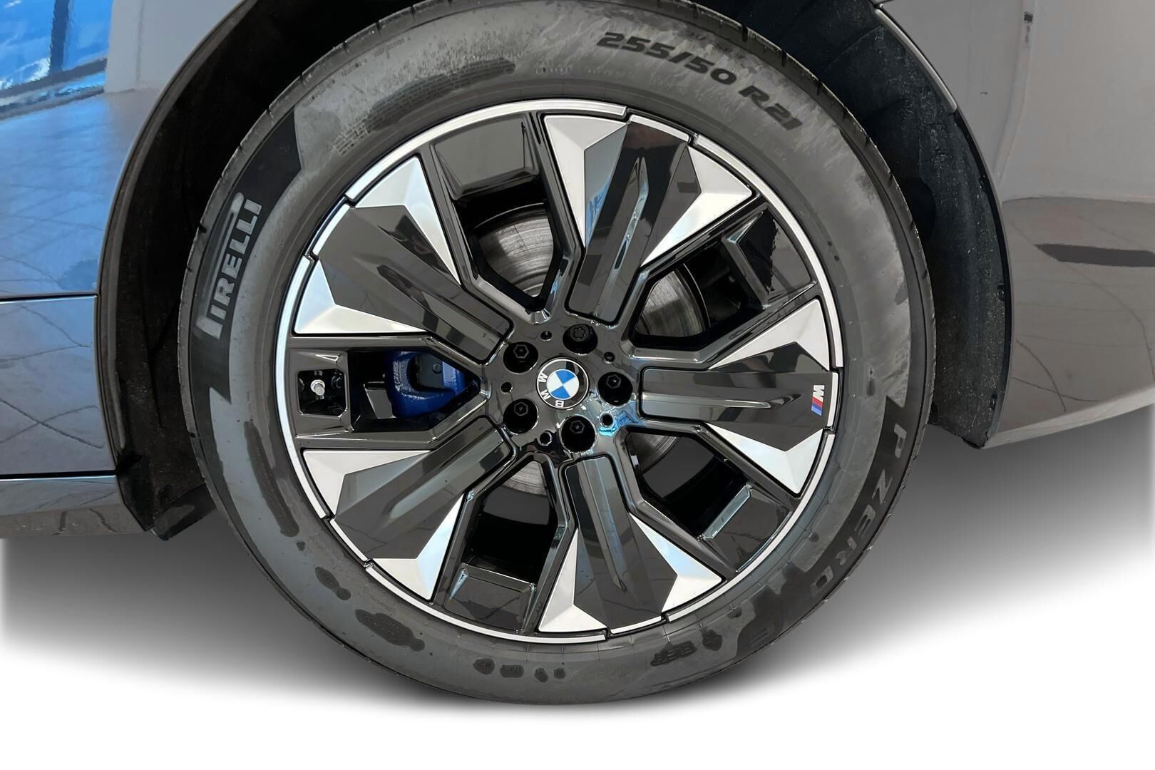 BMW iX iso kuva 9