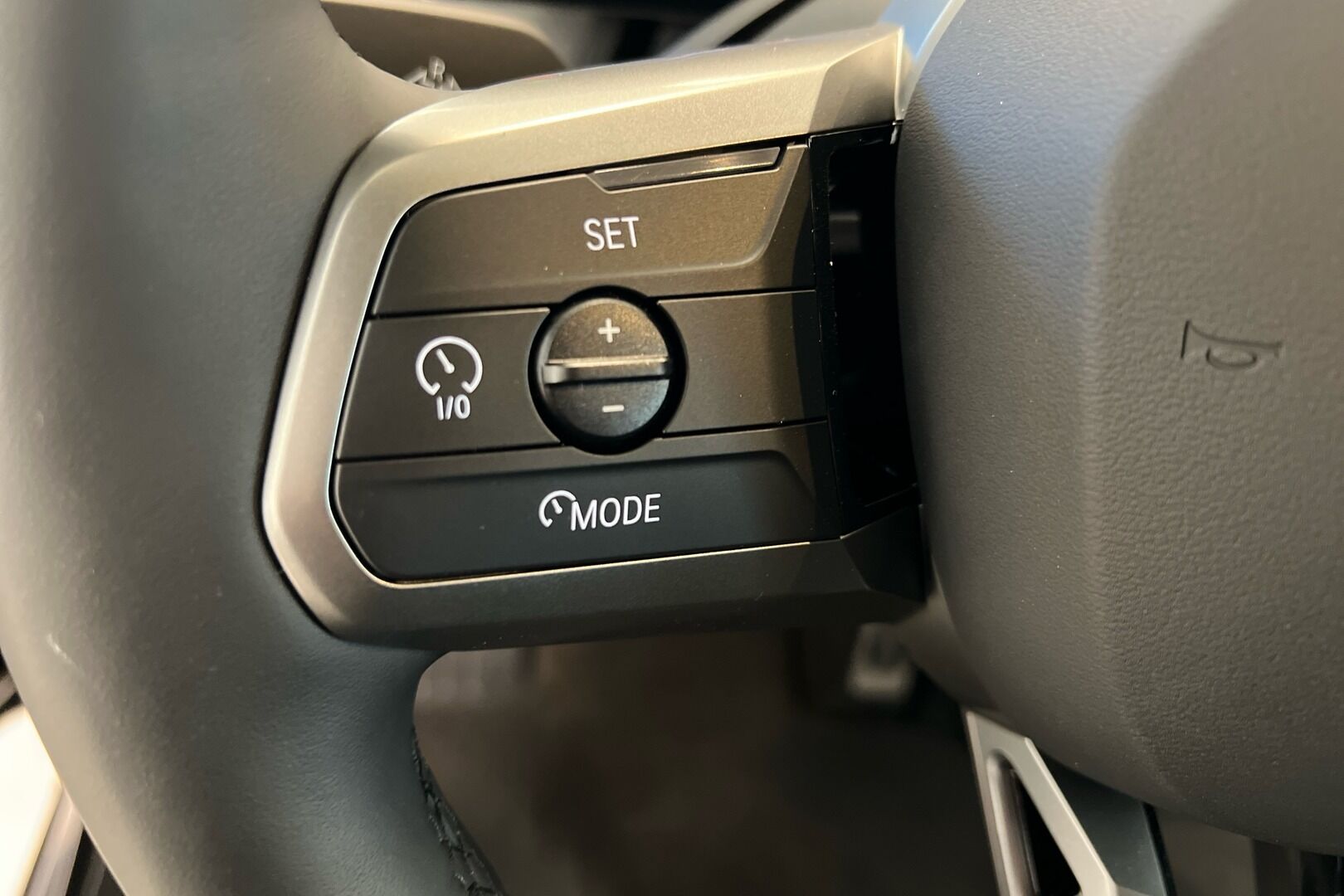 BMW iX iso kuva 13