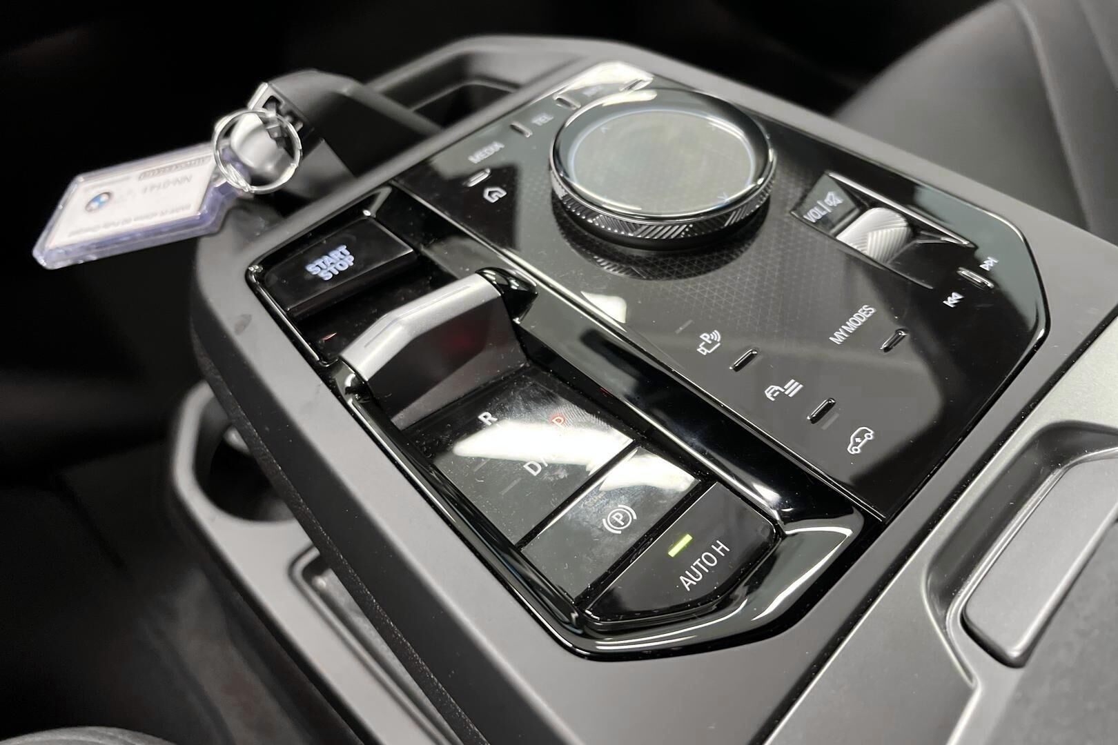 BMW iX iso kuva 12