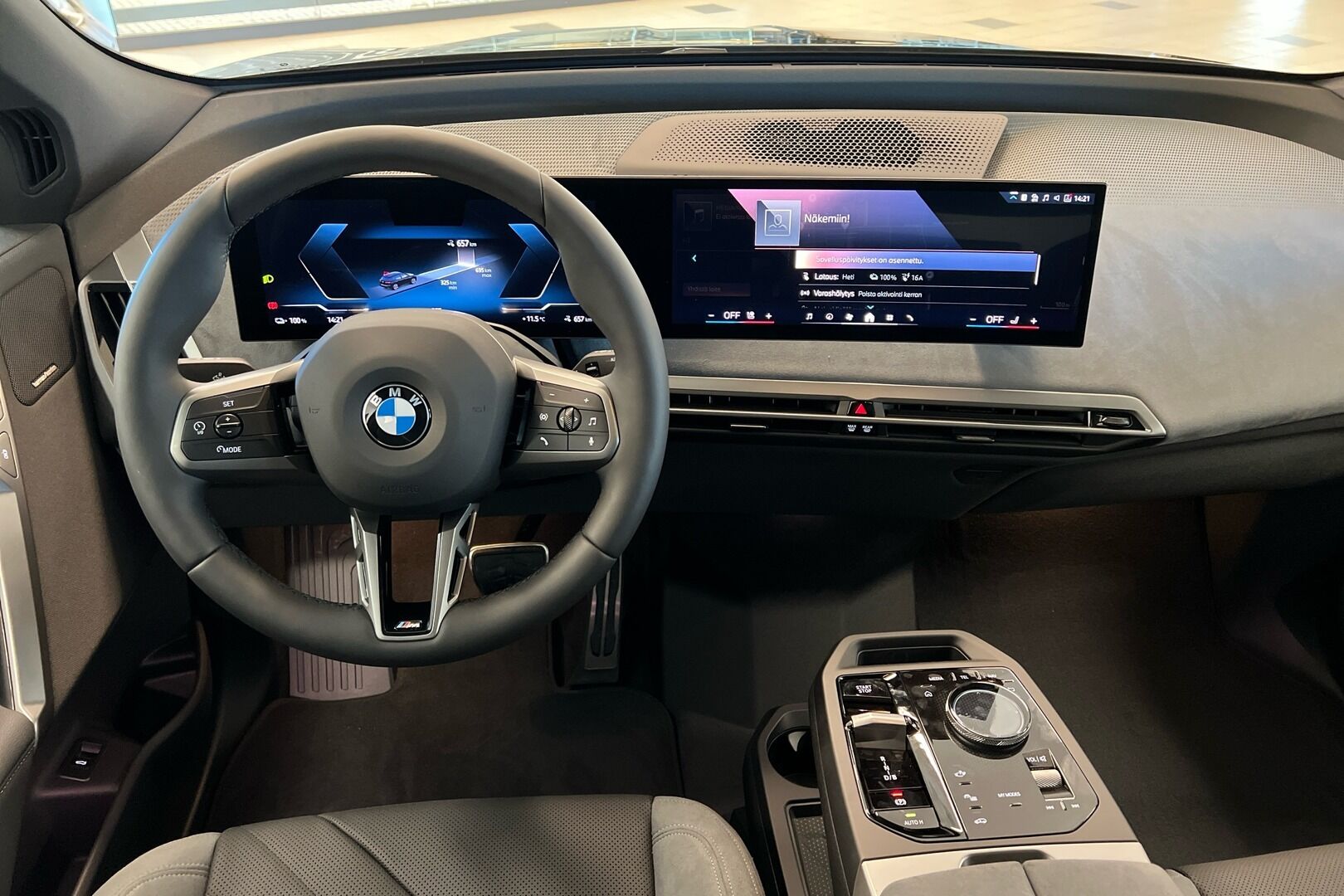 BMW iX iso kuva 16