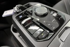 BMW iX esikatselu 16