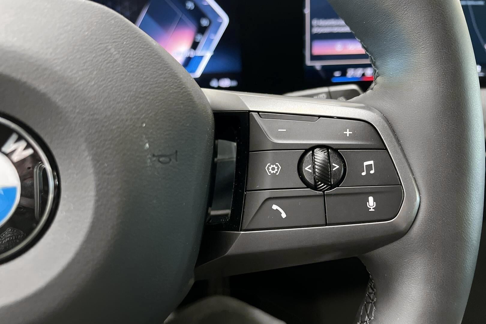 BMW iX iso kuva 13