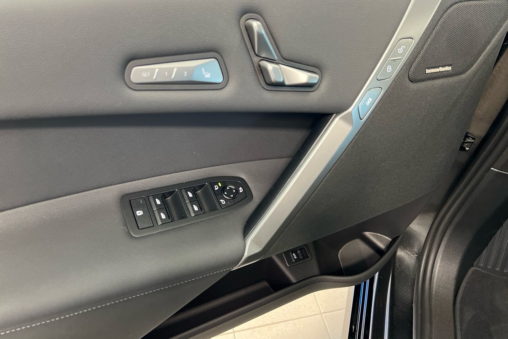 BMW iX iso kuva 18