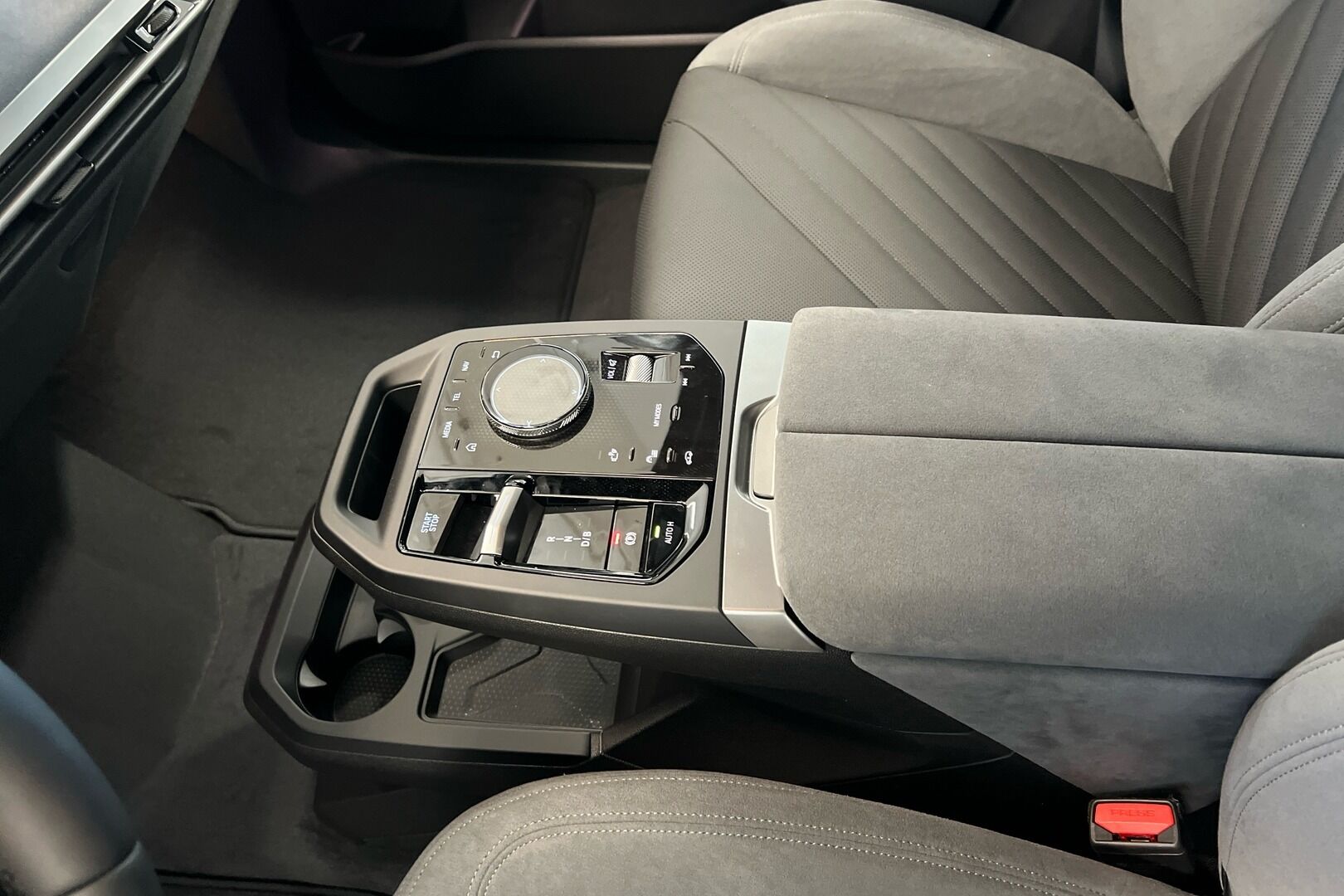 BMW iX iso kuva 19