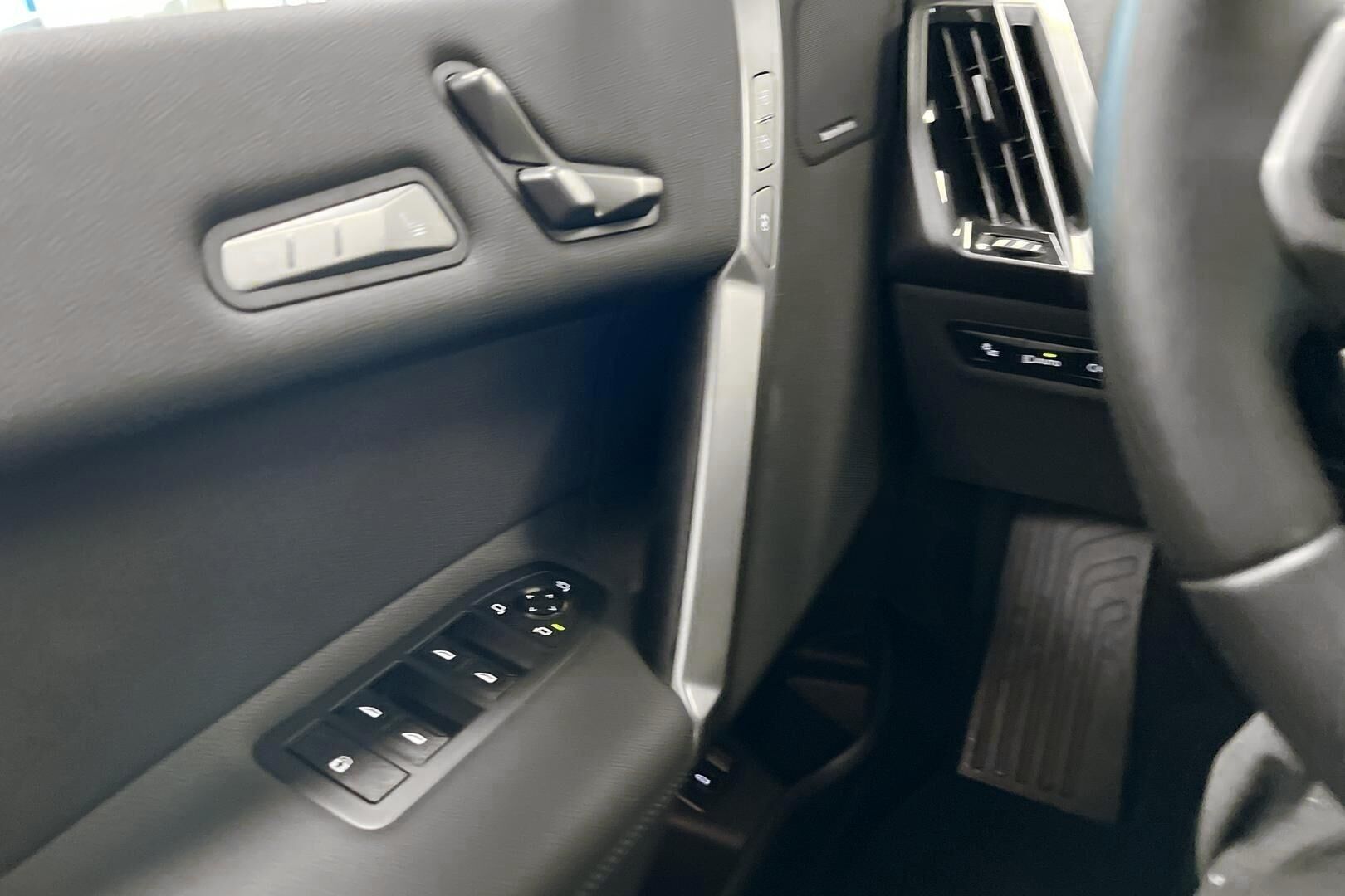 BMW iX iso kuva 15