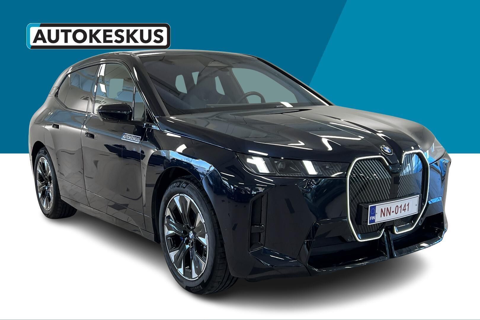 BMW iX iso kuva 1