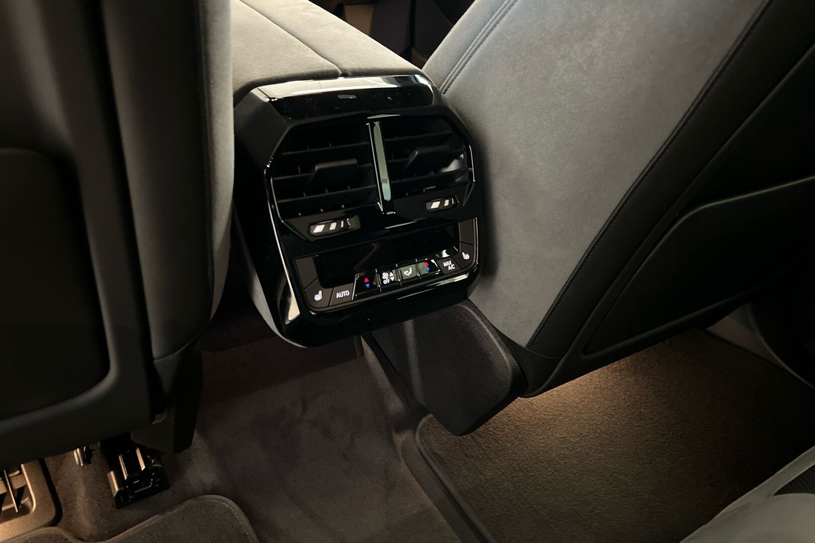 BMW iX iso kuva 21
