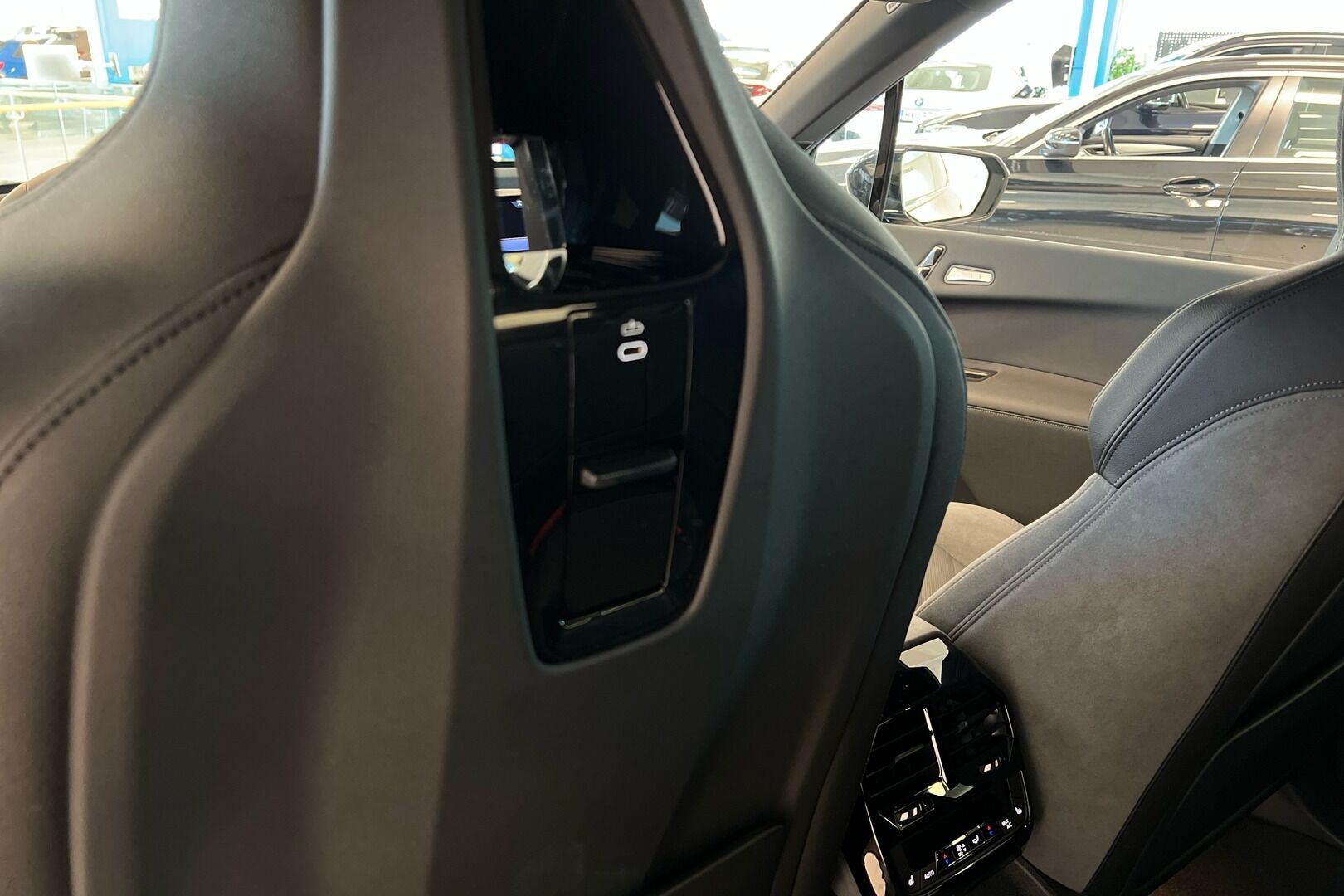 BMW iX iso kuva 22