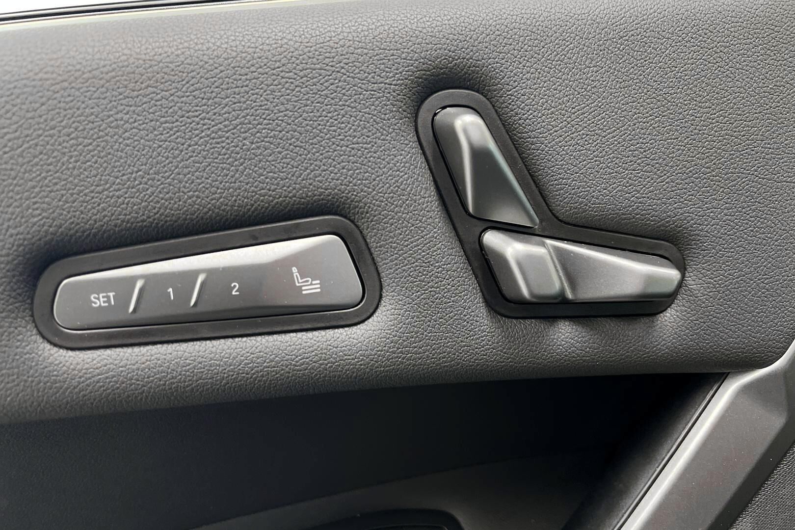 BMW iX iso kuva 24