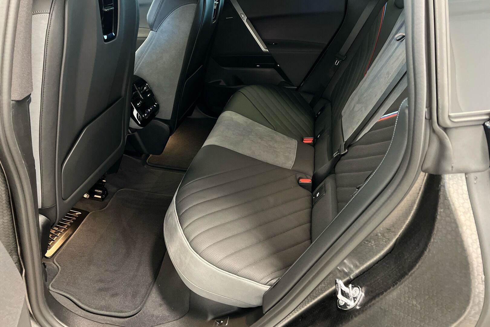 BMW iX iso kuva 6