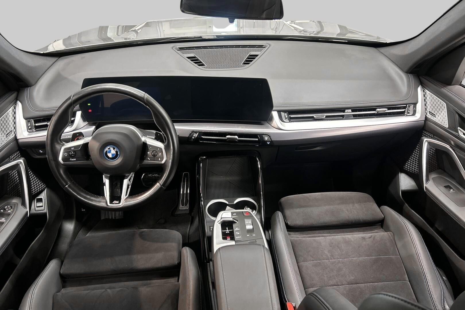 BMW X1 iso kuva 11