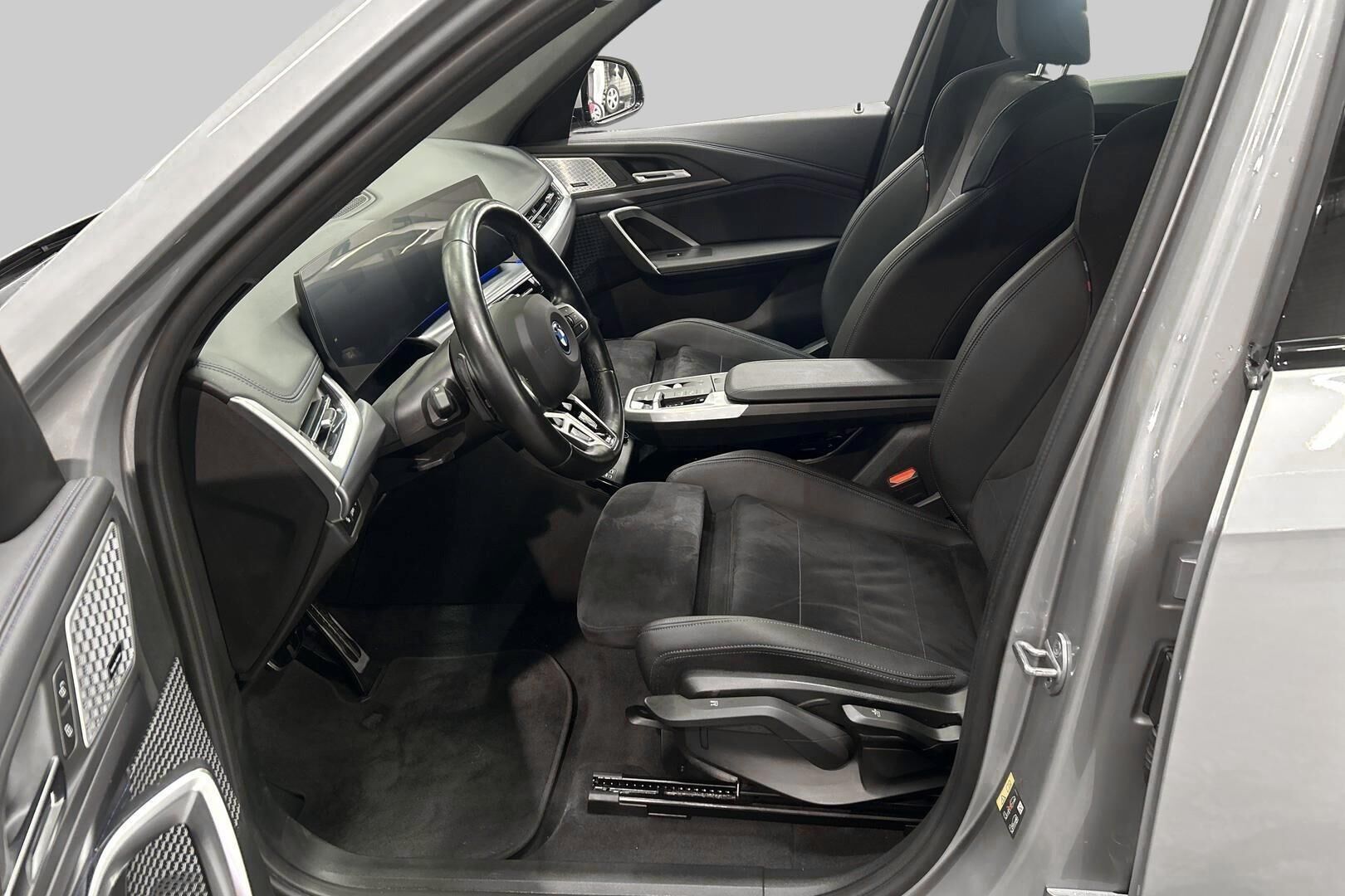 BMW X1 iso kuva 9