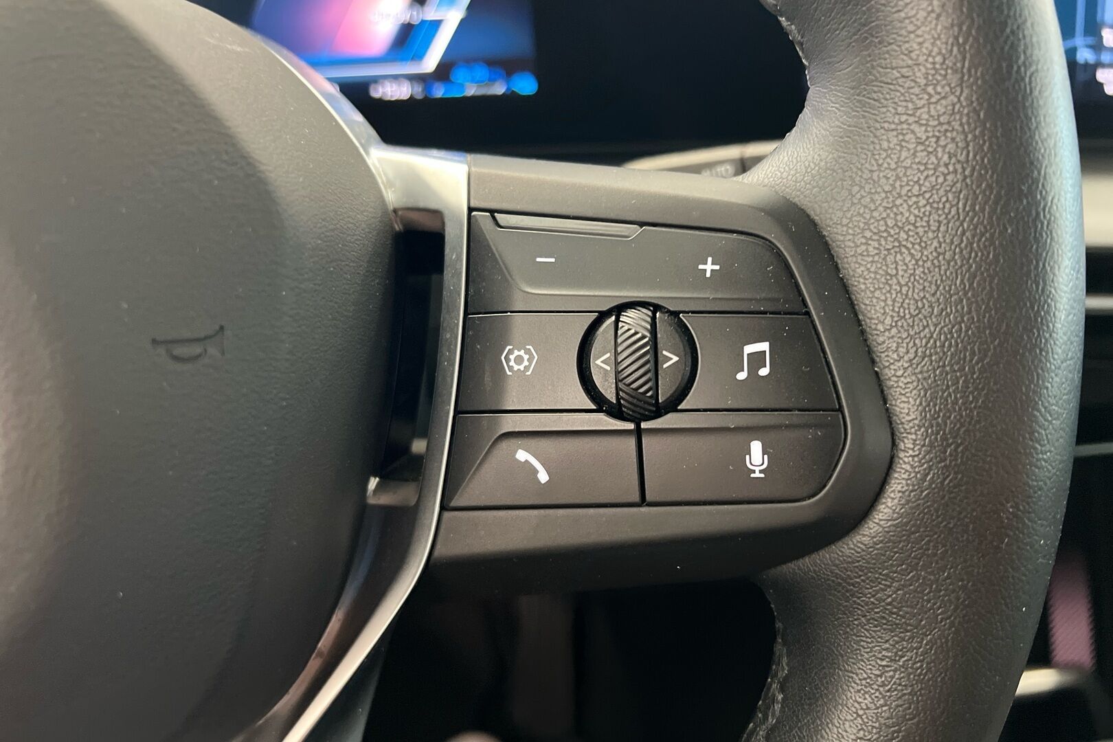 BMW X1 iso kuva 11