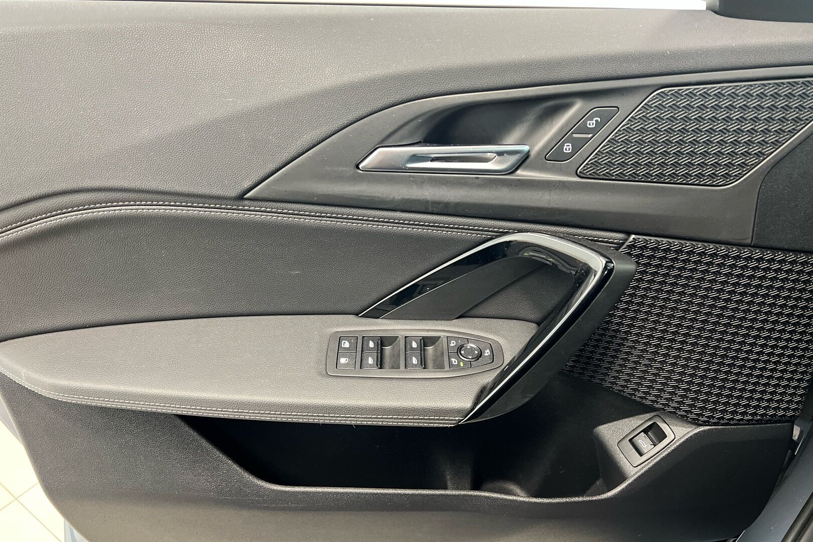 BMW X1 iso kuva 13