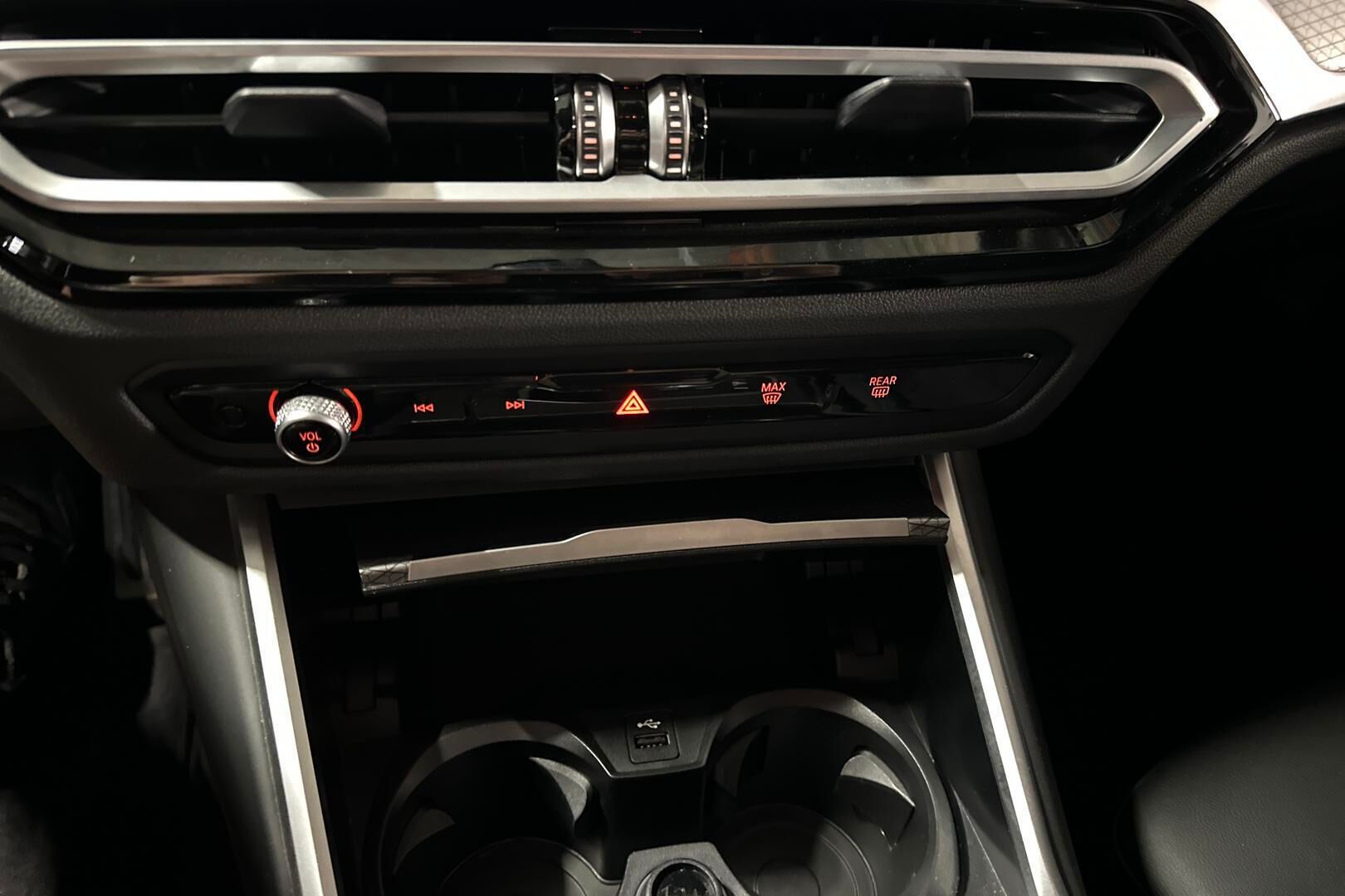 BMW 3-SARJA iso kuva 16