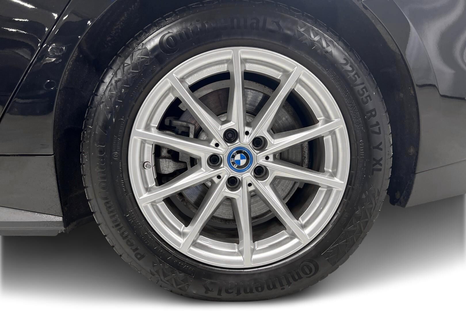 BMW i4 iso kuva 12