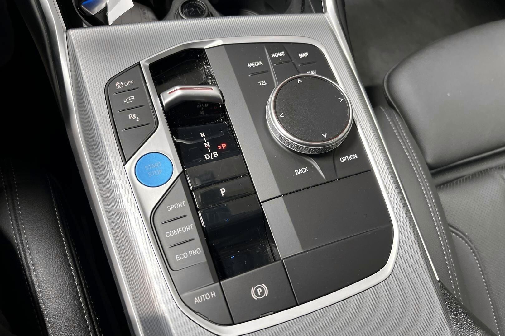 BMW i4 iso kuva 15