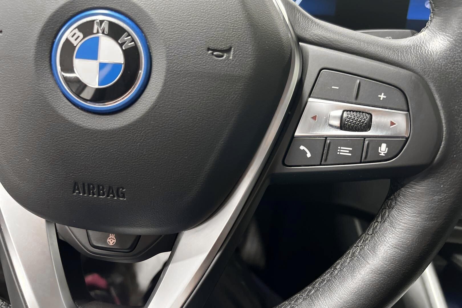 BMW i4 iso kuva 17