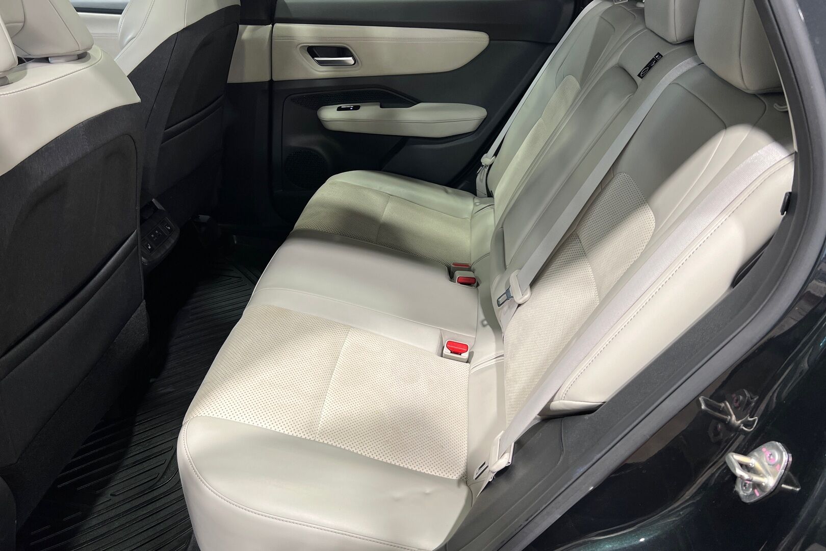 Nissan Ariya iso kuva 18
