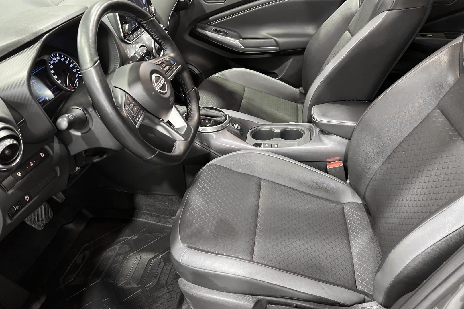 Nissan Juke iso kuva 9