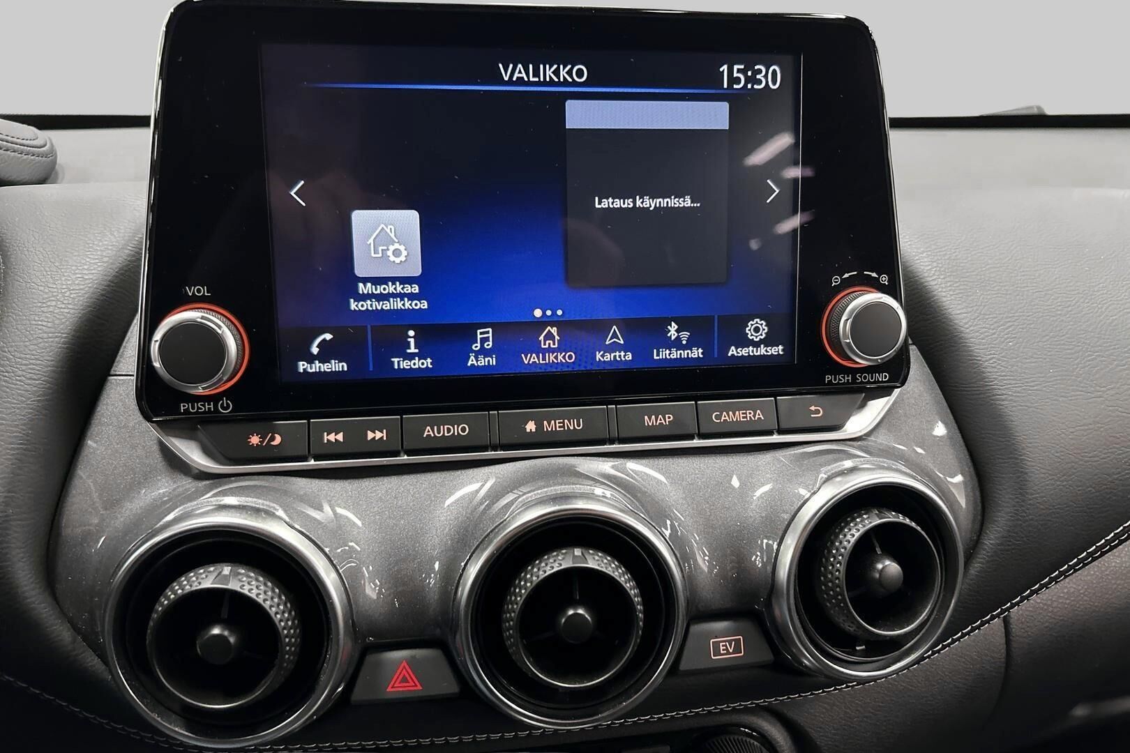 Nissan Juke iso kuva 14