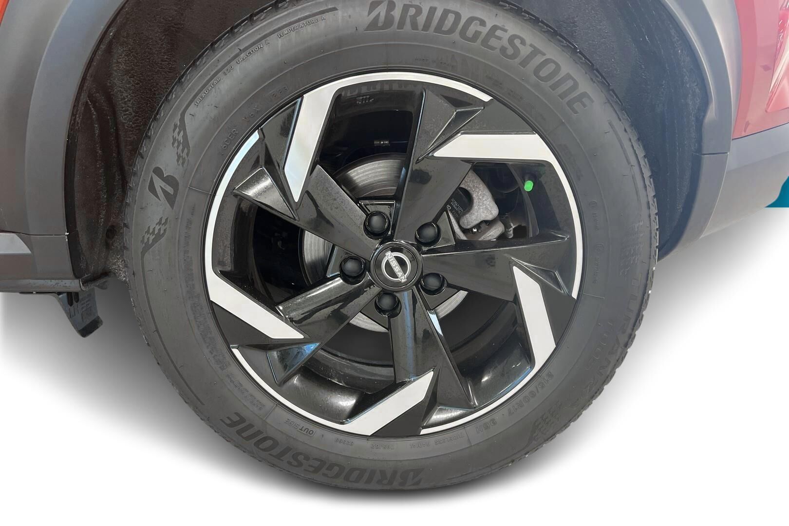 Nissan Juke iso kuva 13