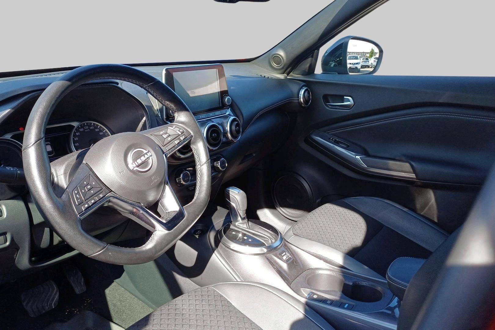 Nissan Juke iso kuva 2