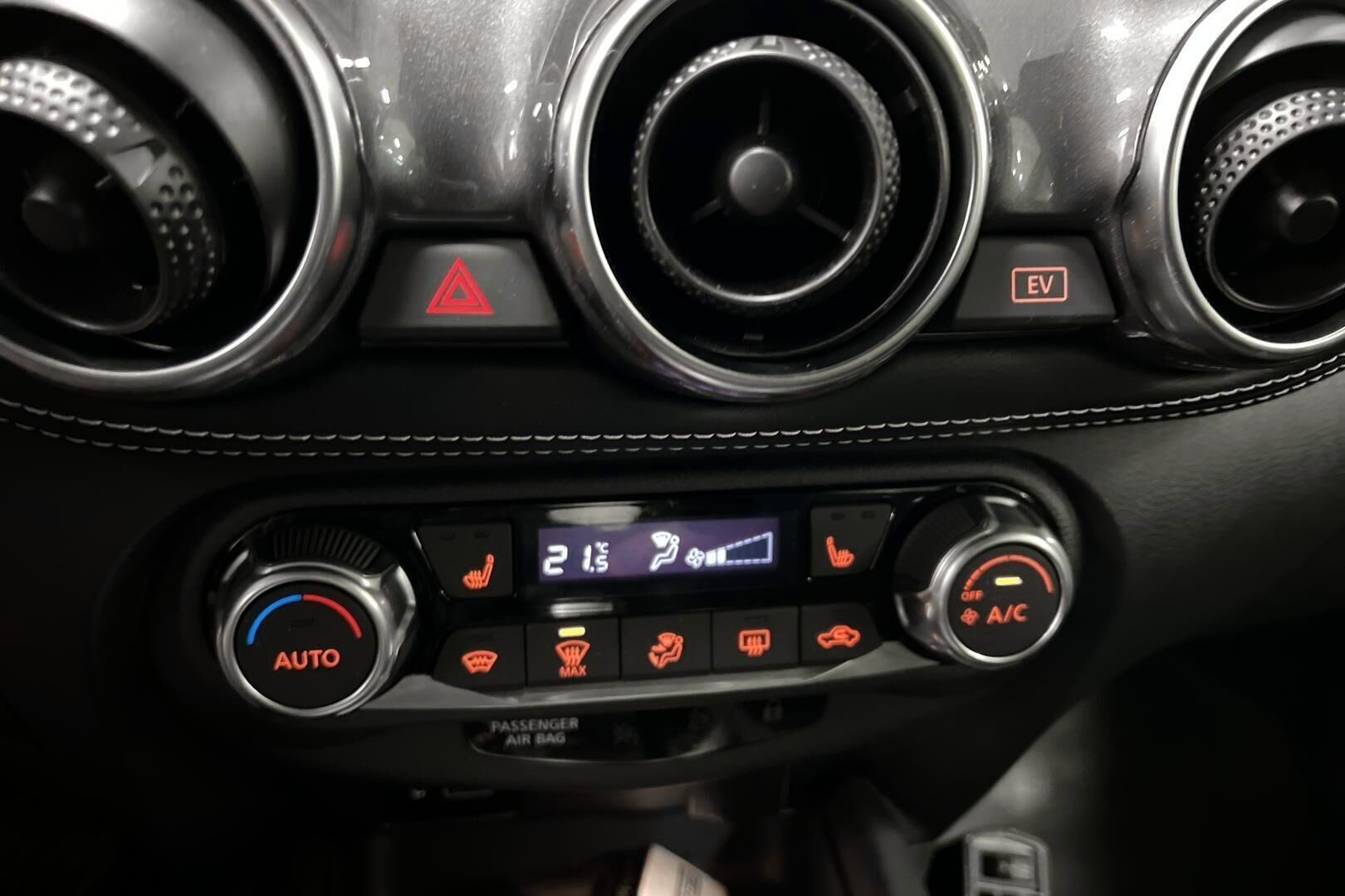 Nissan Juke iso kuva 13