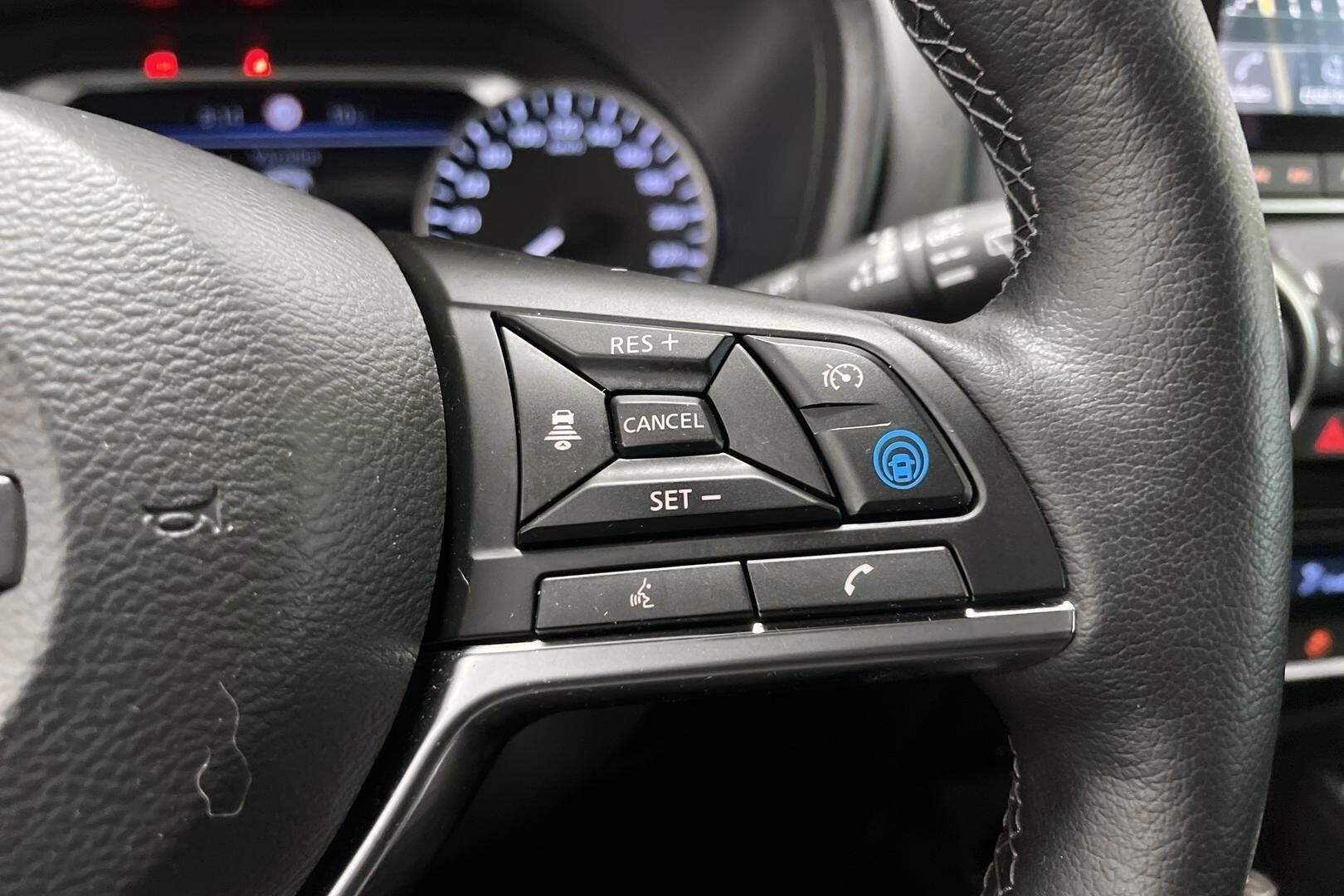 Nissan Juke iso kuva 15