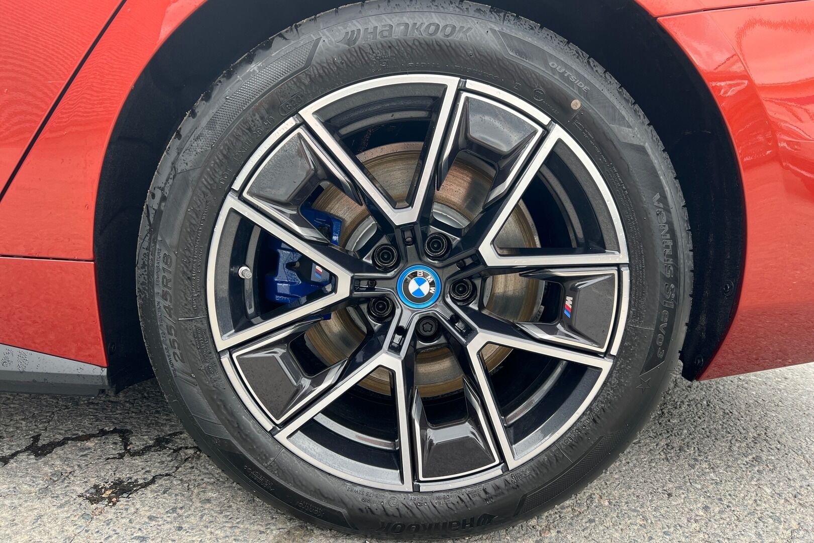 BMW i4 iso kuva 10