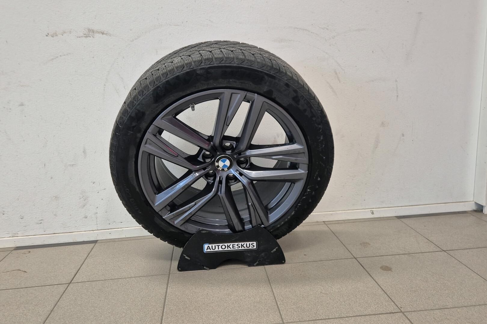 BMW I4 M50 iso kuva 14