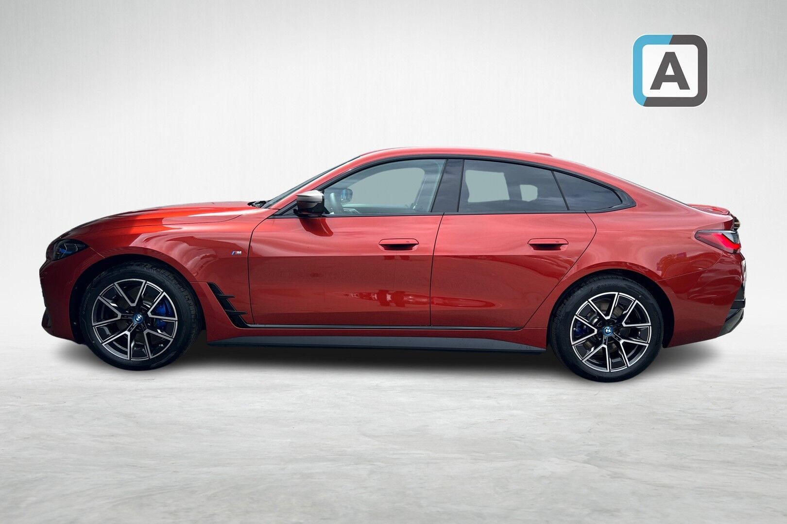 BMW i4 iso kuva 4