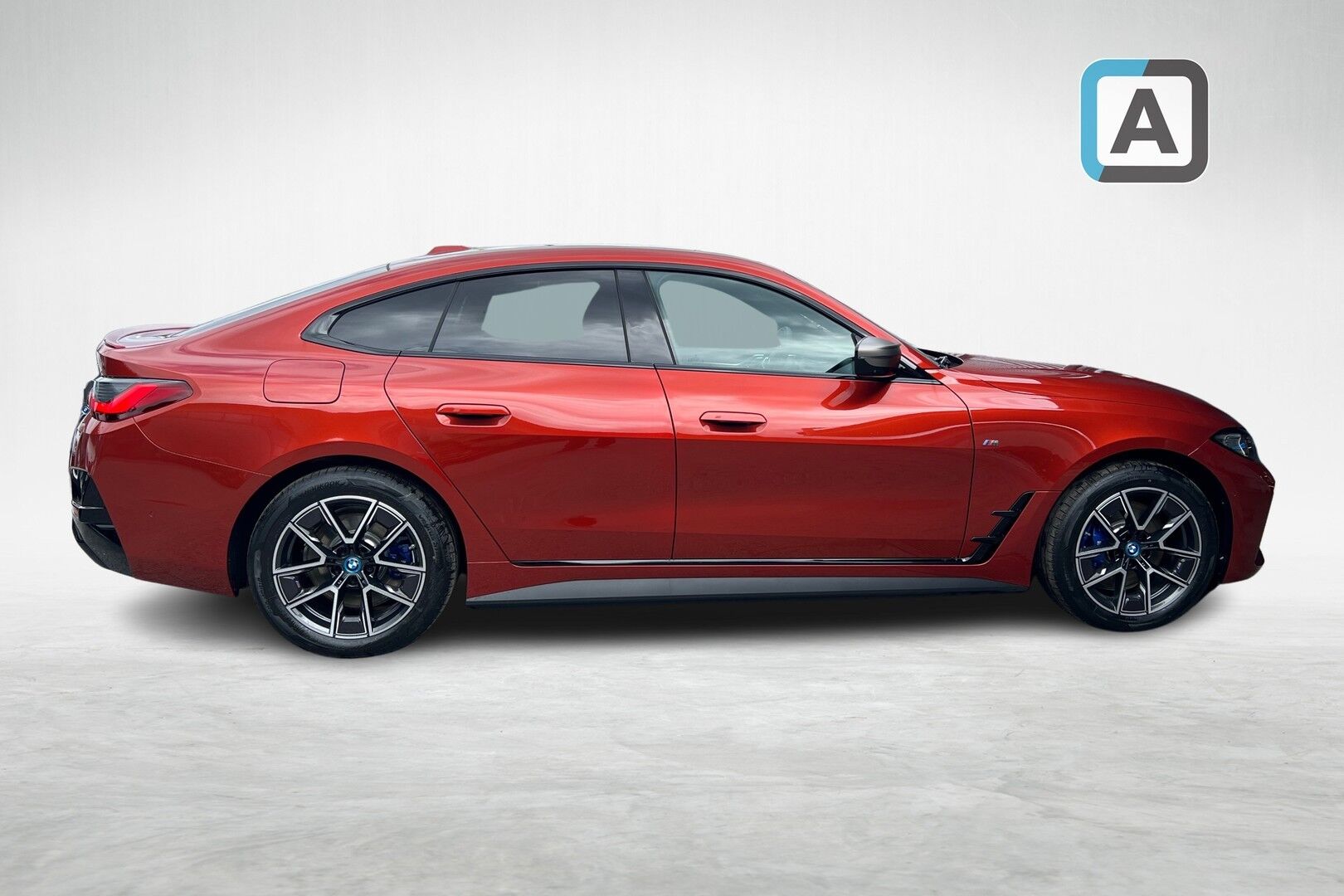 BMW i4 iso kuva 5