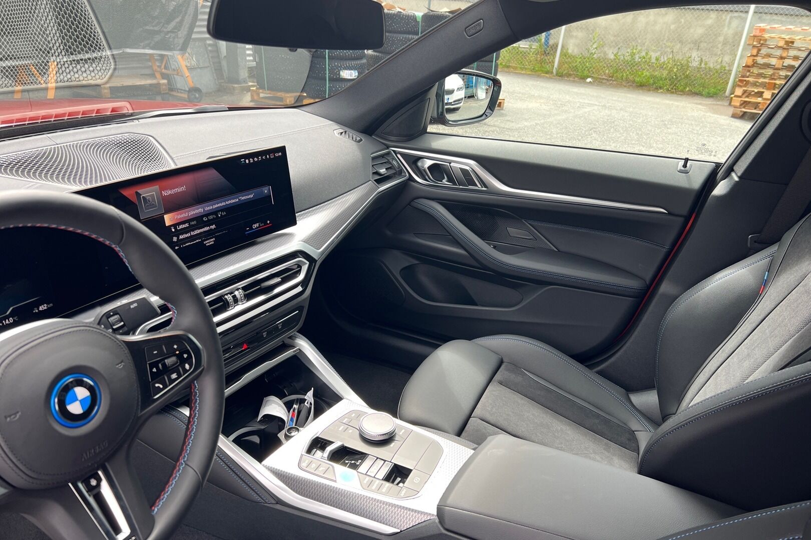 BMW i4 iso kuva 7