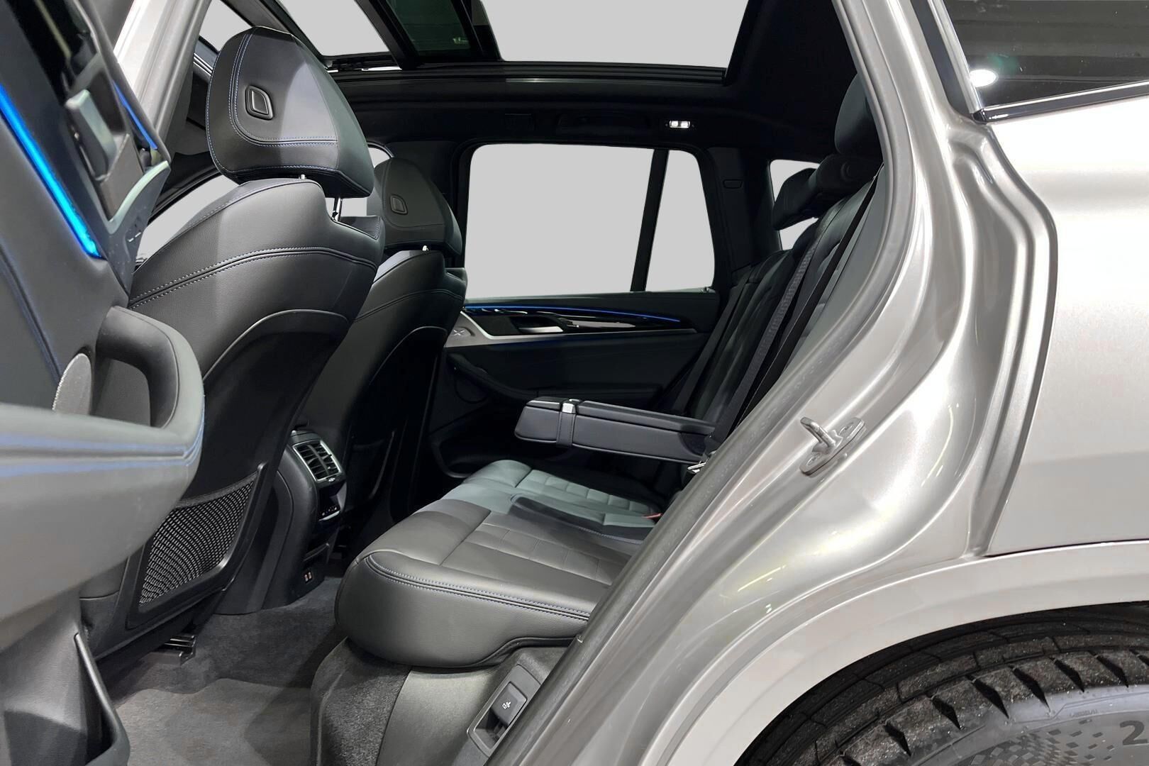 BMW iX3 iso kuva 10