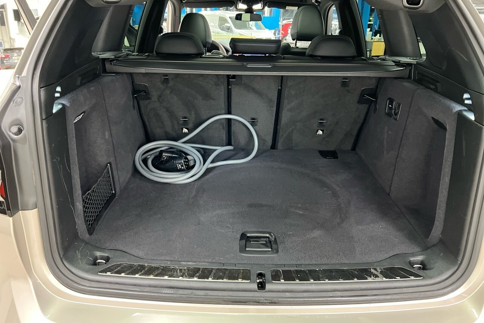 BMW iX3 iso kuva 8
