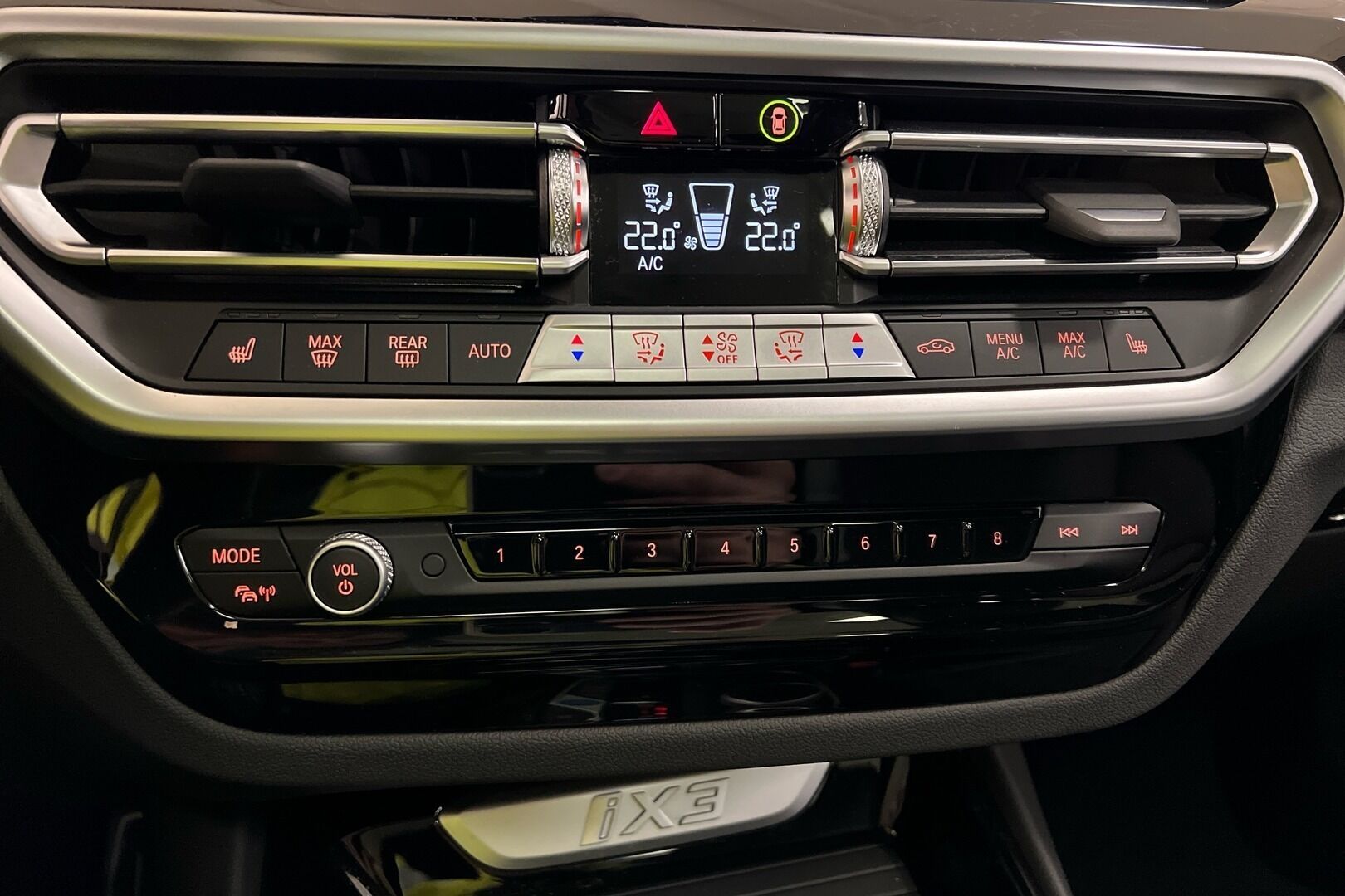 BMW iX3 iso kuva 12