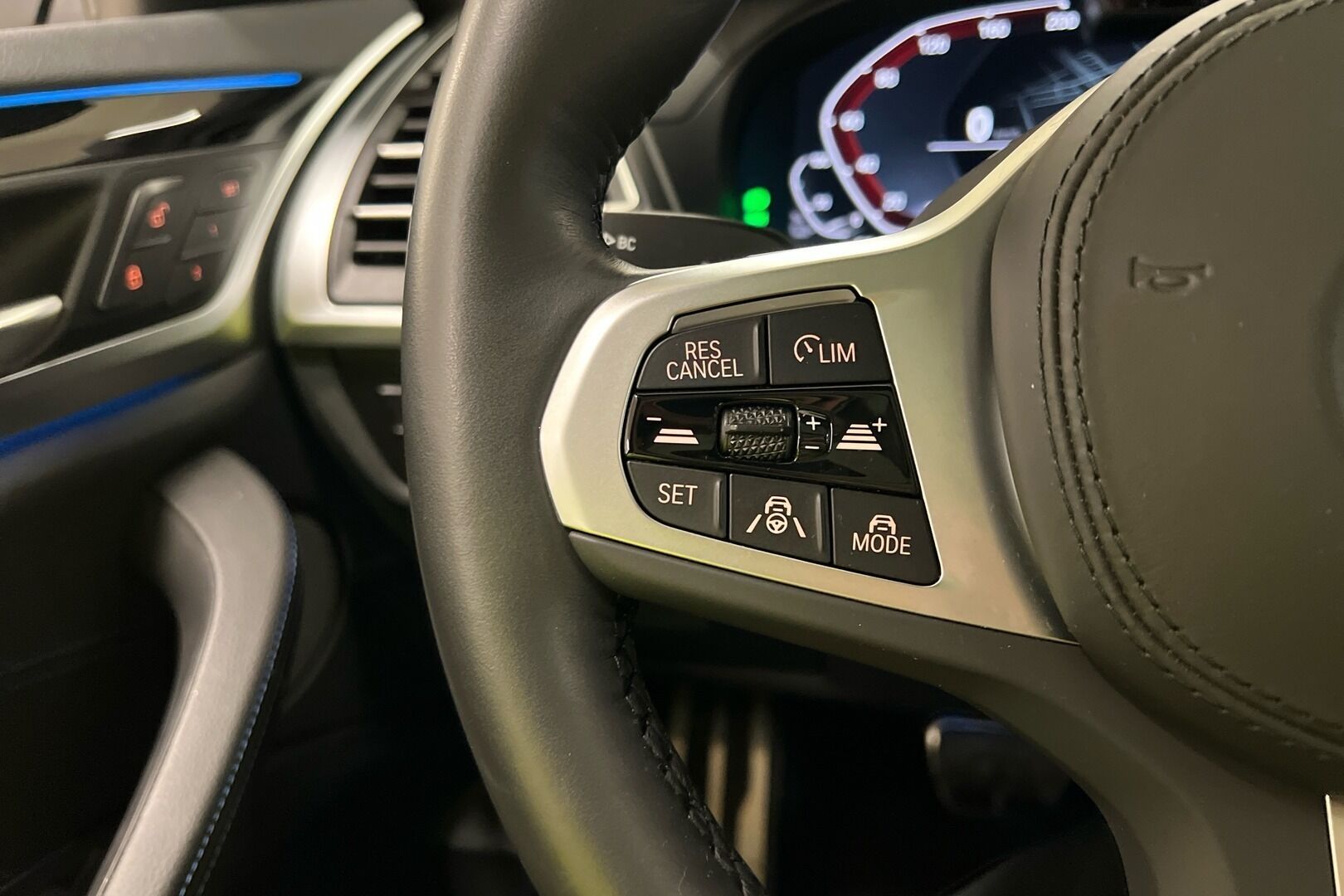 BMW iX3 iso kuva 15