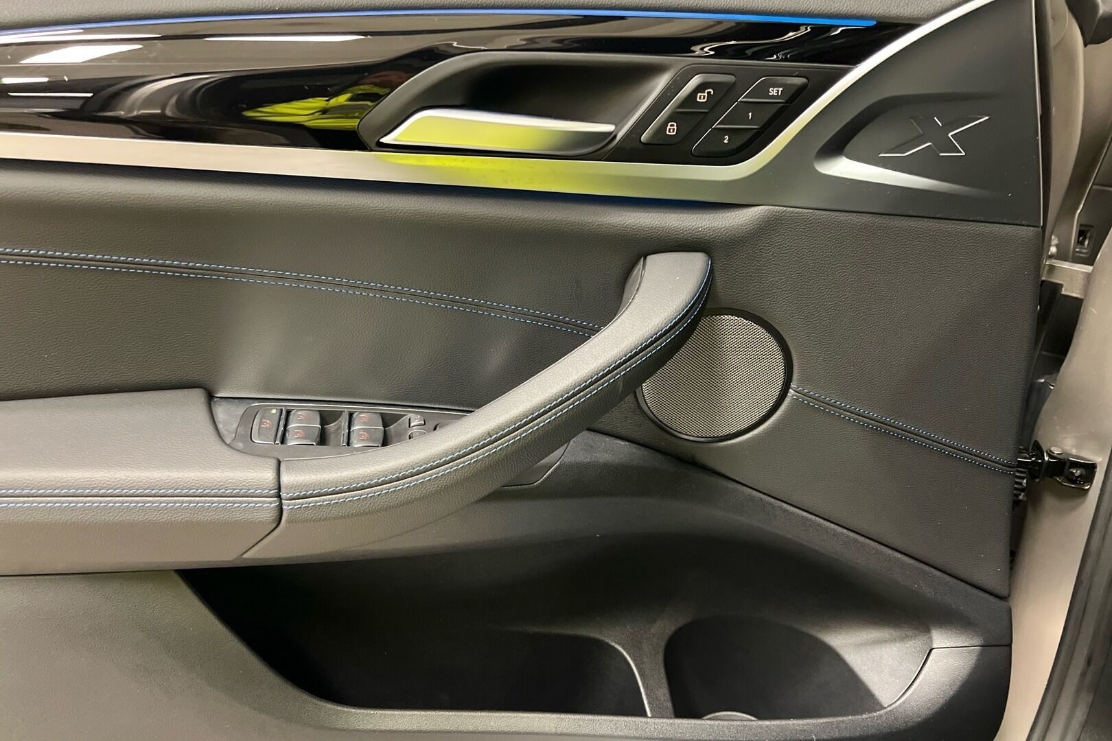 BMW iX3 iso kuva 16