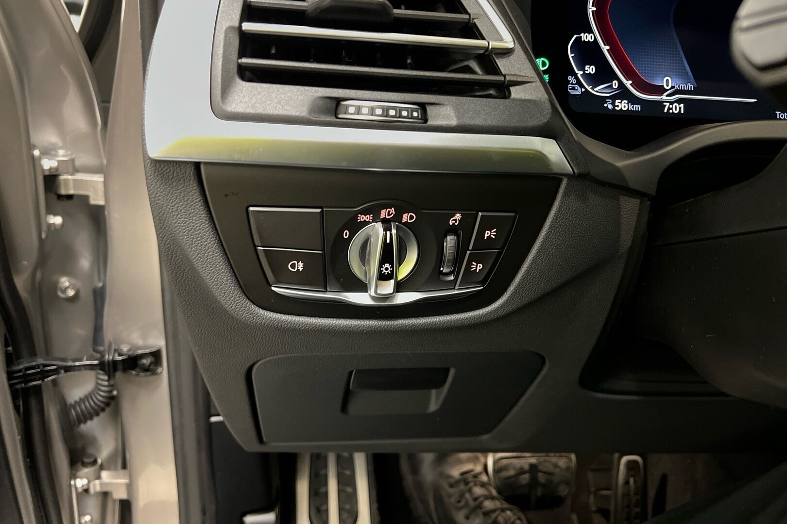 BMW iX3 iso kuva 17