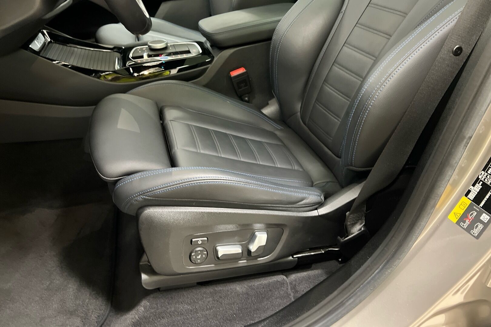 BMW iX3 iso kuva 18