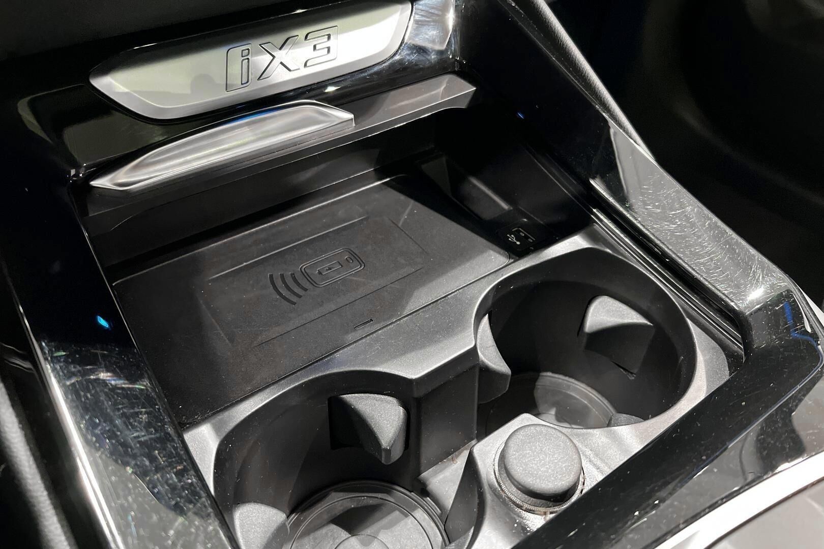 BMW iX3 iso kuva 25