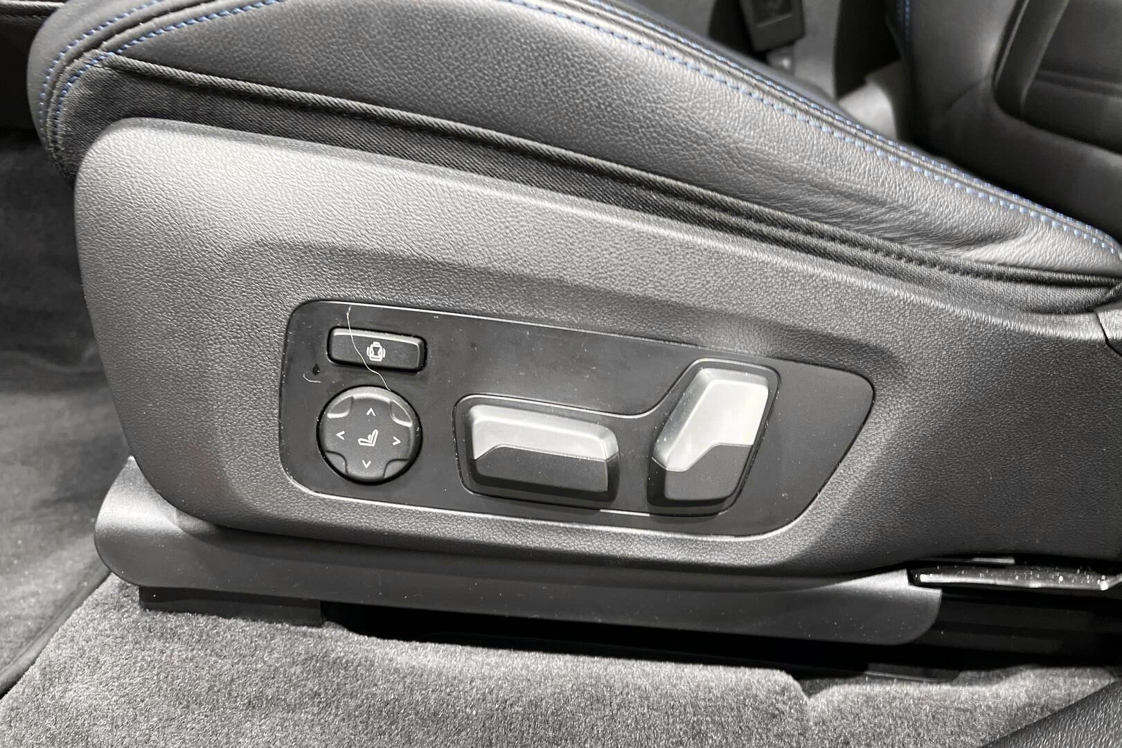 BMW iX3 iso kuva 35