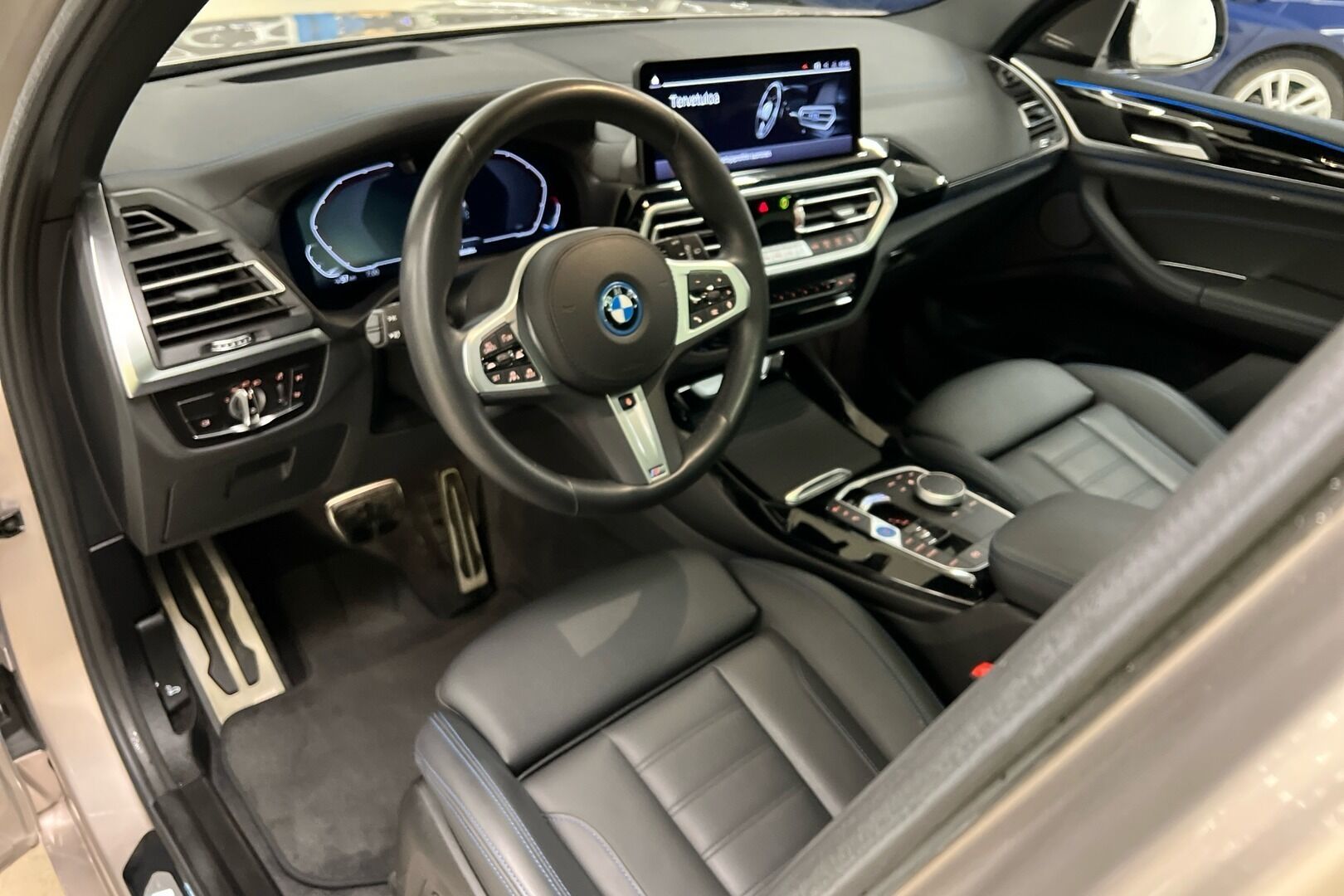 BMW iX3 iso kuva 24