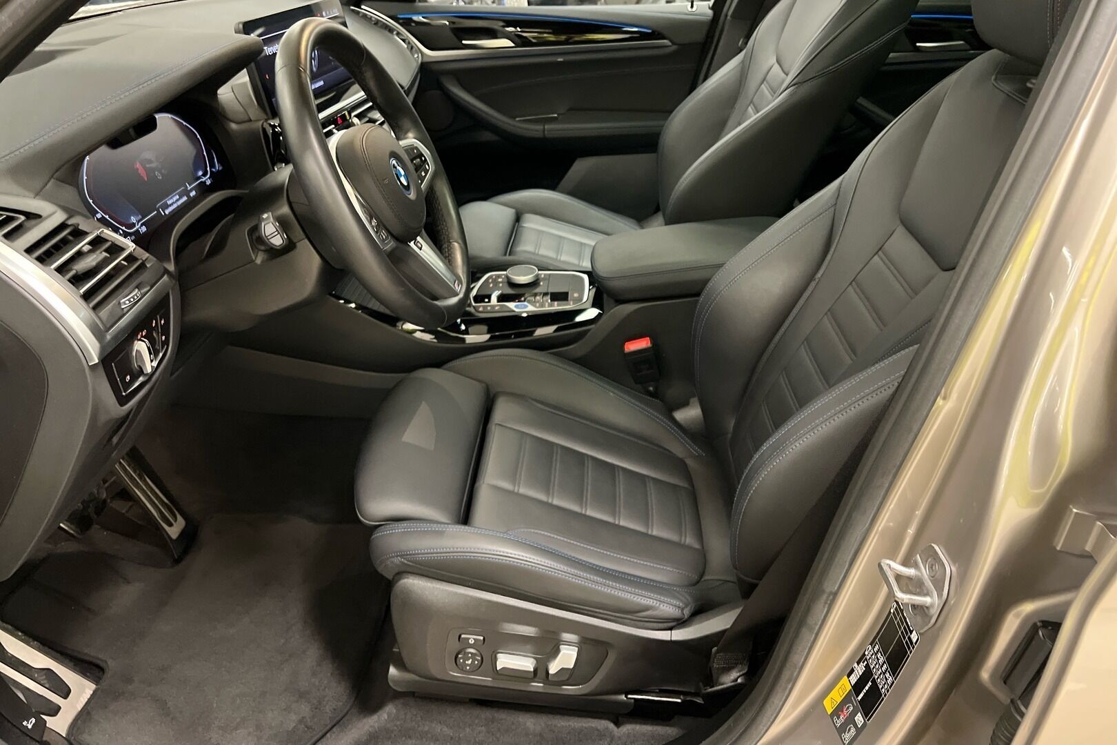 BMW iX3 iso kuva 6