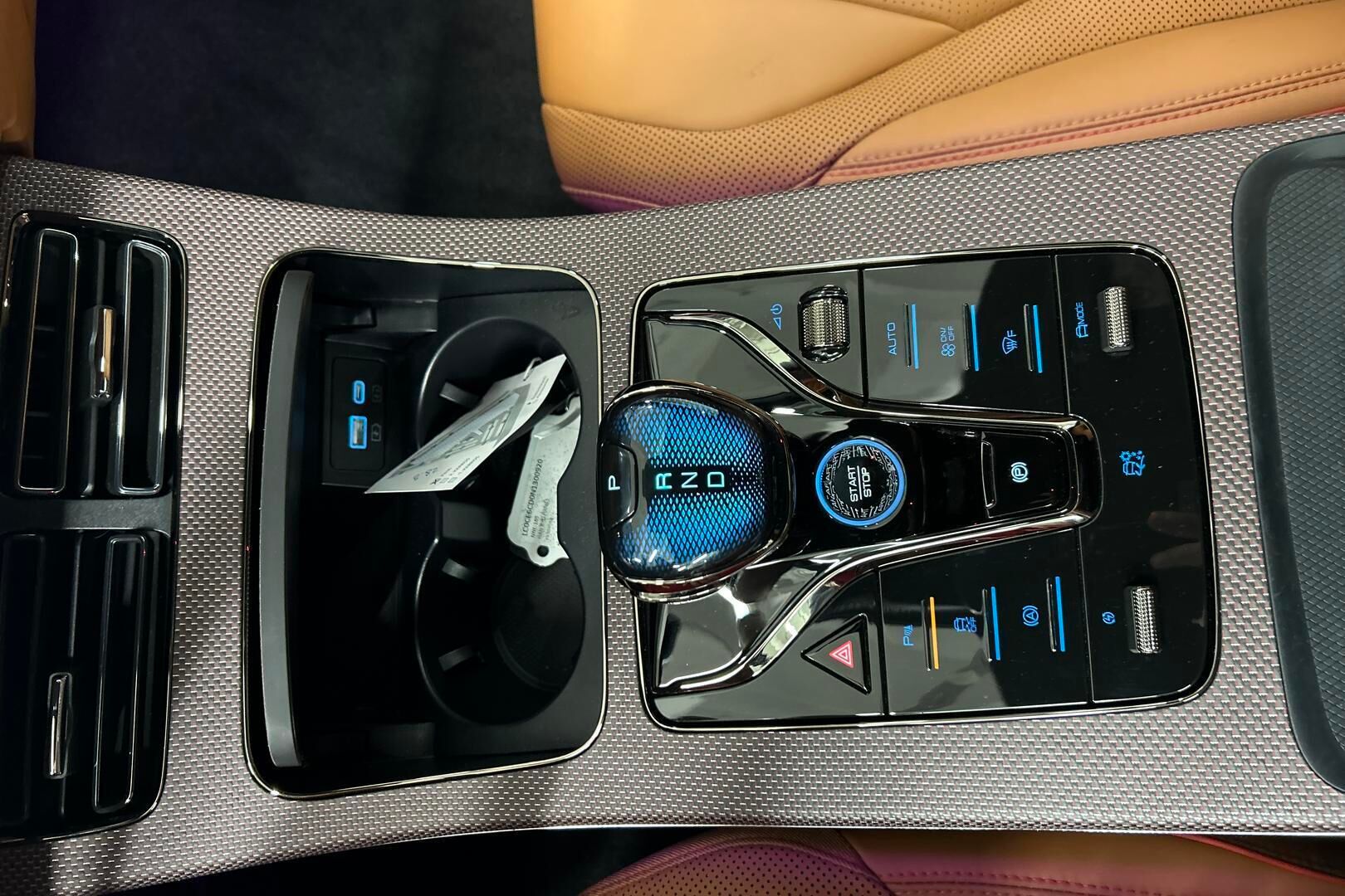 BYD Han iso kuva 16