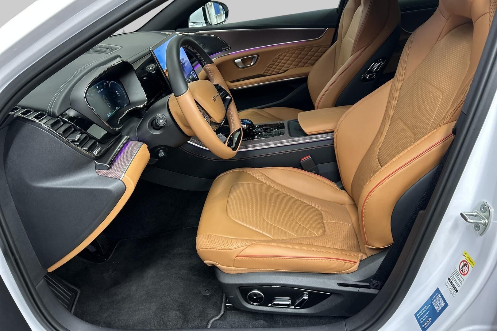 BYD Han iso kuva 8